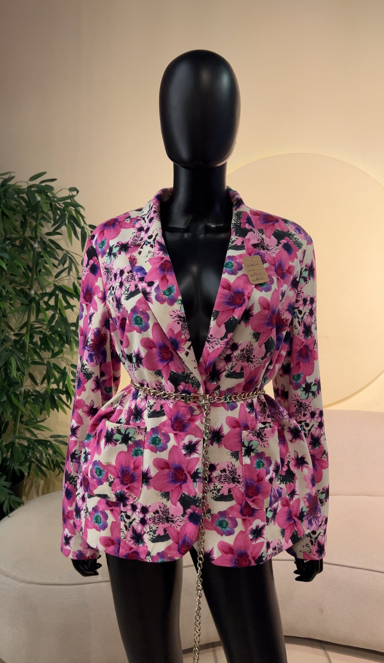 GJ8821 / UK18