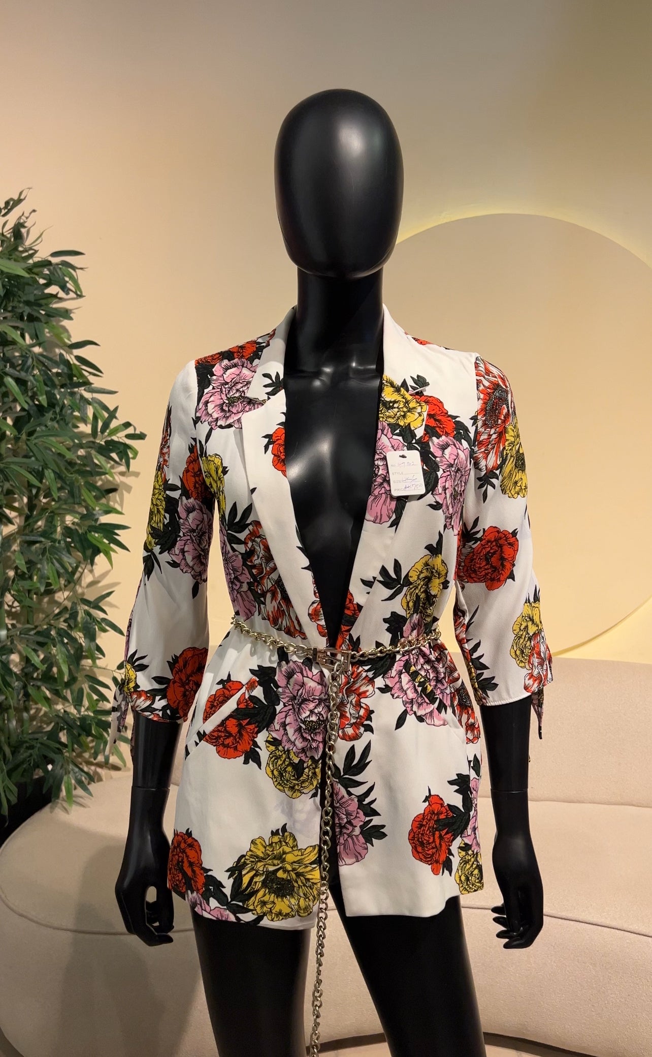 GJ4932 / UK6