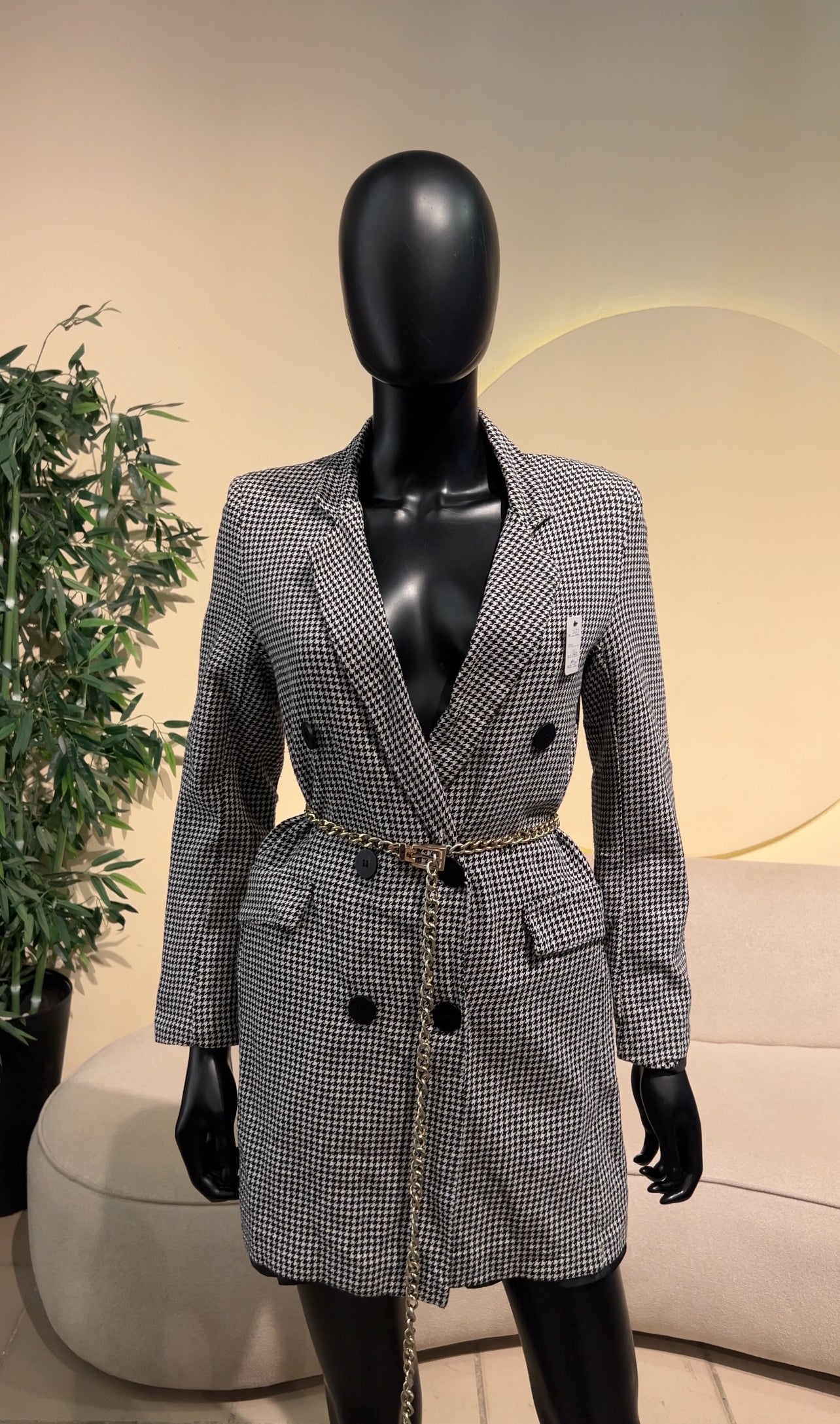 GJ7633 / UK10